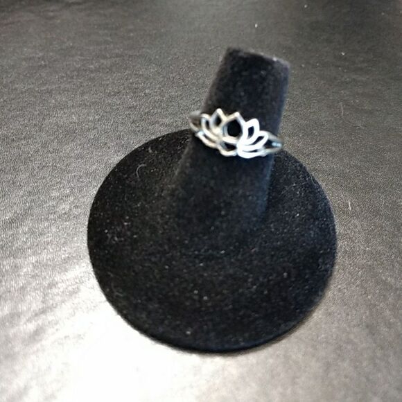 **Sale** Silver tone fashion lotus flower ring size 5 - Picture 3 of 4